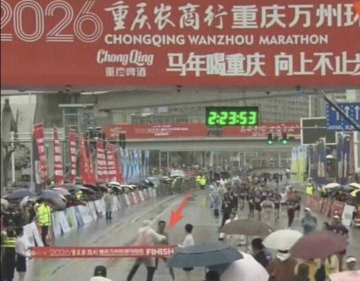 雨中冲刺瞬间变尴尬,裁判一眼失误酿乌龙;冠军宽容回应,马拉松专业路还长。 体育新闻 雨中冲刺瞬间变尴尬,裁判一眼失误酿乌龙;冠军宽容回应,马拉松专业路还长。 体育新闻 雨中冲刺瞬间变尴尬,裁判一眼失误酿乌龙;冠军宽容回应,马拉松专业路还长。 体育新闻 雨中冲刺瞬间变尴尬,裁判一眼失误酿乌龙;冠军宽容回应,马拉松专业路还长。 体育新闻 雨中冲刺瞬间变尴尬,裁判一眼失误酿乌龙;冠军宽容回应,马拉松专业路还长。 体育新闻