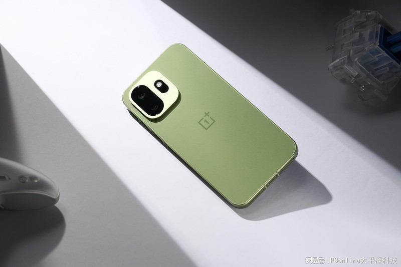 7500mAh电池塞进小机身:一加15T彻底解决续航与性能的矛盾 IT技术 7500mAh电池塞进小机身:一加15T彻底解决续航与性能的矛盾 IT技术 7500mAh电池塞进小机身:一加15T彻底解决续航与性能的矛盾 IT技术 7500mAh电池塞进小机身:一加15T彻底解决续航与性能的矛盾 IT技术