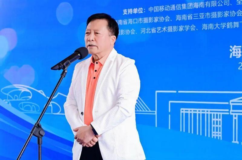 影像技术深度赋能文化表达:海南大学摄影文创展的创新实践与技术突破 文化旅游 影像技术深度赋能文化表达:海南大学摄影文创展的创新实践与技术突破 文化旅游